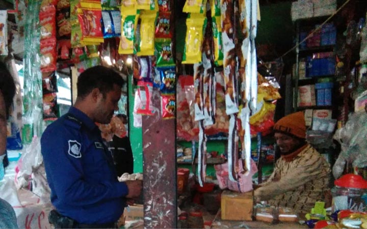তারাকান্দায় বিপুল পরিমান অবৈধ তারা বিড়ি ও দয়াল বিড়ি জব্দ
